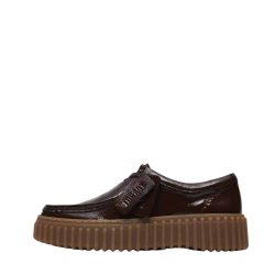 Clarks Torhill Bee damesko i brun lak med udtagelig sål.
